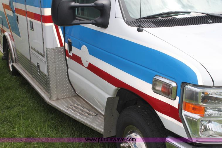 image for item H5388 2009 Ford E450 Super Duty ambulance