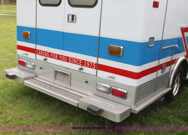 image for item H5388 2009 Ford E450 Super Duty ambulance