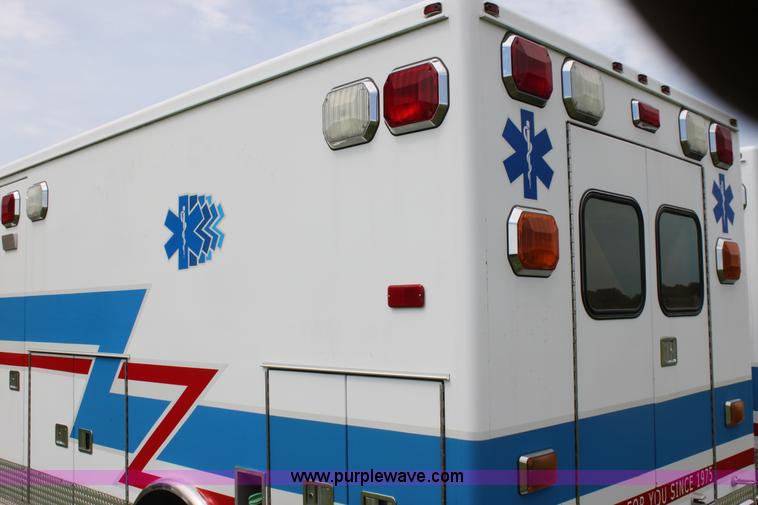 image for item H5388 2009 Ford E450 Super Duty ambulance