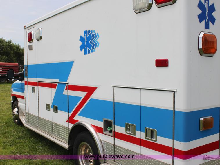 image for item H5388 2009 Ford E450 Super Duty ambulance