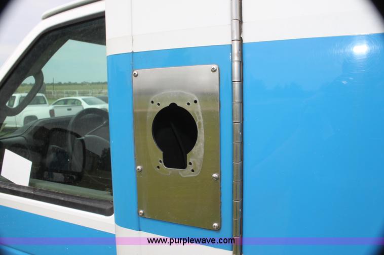image for item H5388 2009 Ford E450 Super Duty ambulance