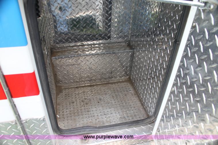 image for item H5388 2009 Ford E450 Super Duty ambulance