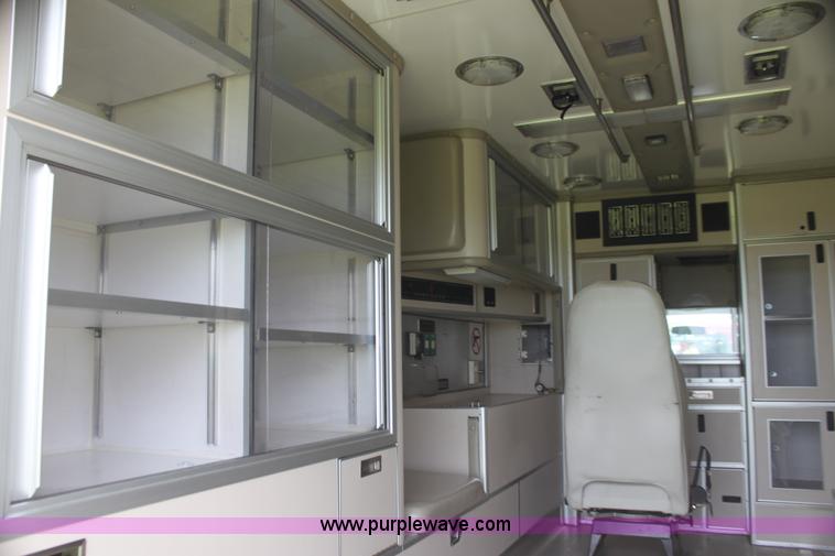 image for item H5388 2009 Ford E450 Super Duty ambulance