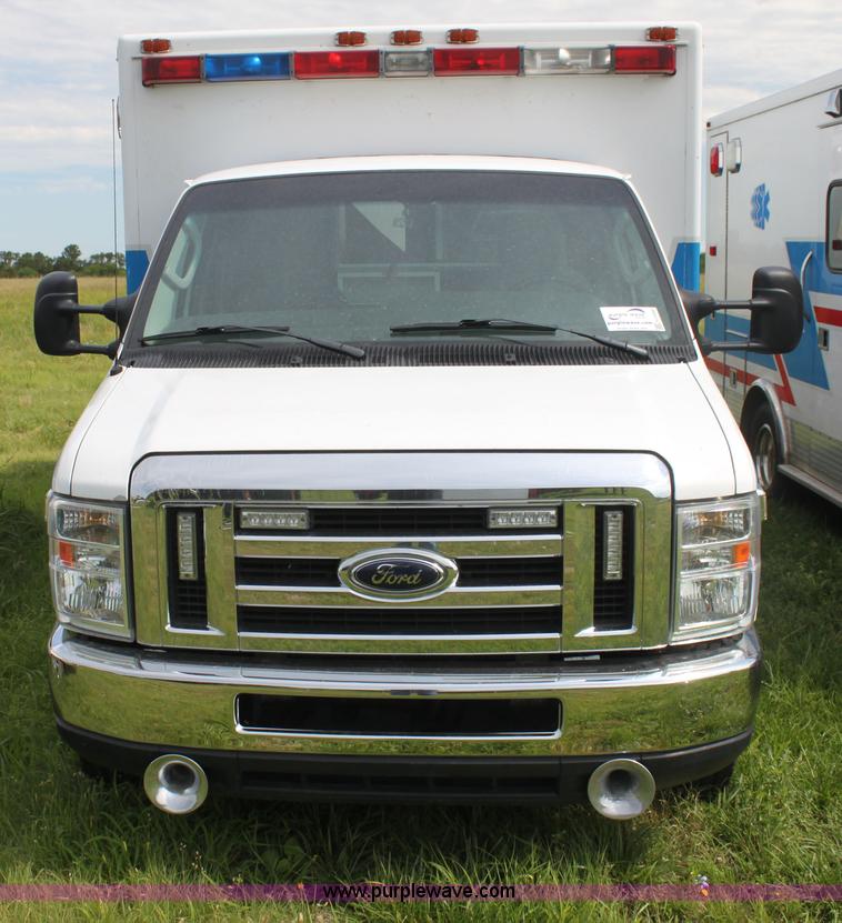 image for item H5389 2009 Ford E450 ambulance