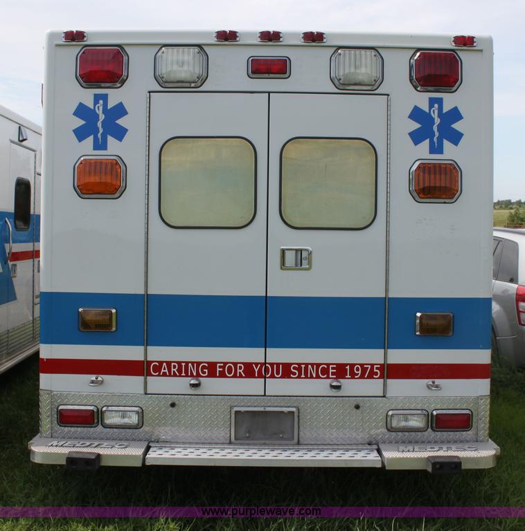image for item H5389 2009 Ford E450 ambulance