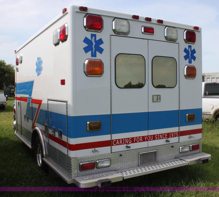 image for item H5389 2009 Ford E450 ambulance