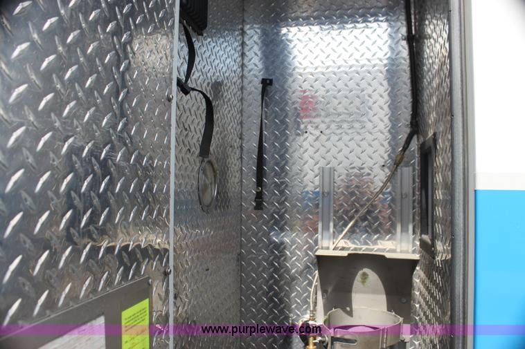 image for item H5389 2009 Ford E450 ambulance