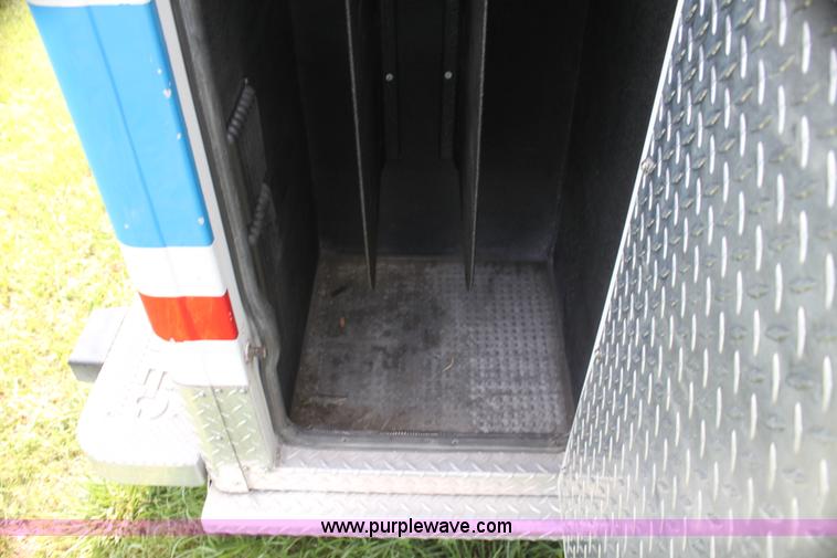 image for item H5389 2009 Ford E450 ambulance