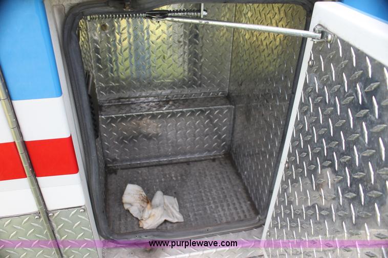 image for item H5389 2009 Ford E450 ambulance