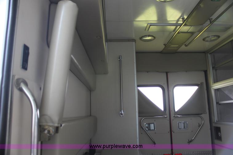 image for item H5389 2009 Ford E450 ambulance