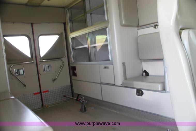 image for item H5389 2009 Ford E450 ambulance