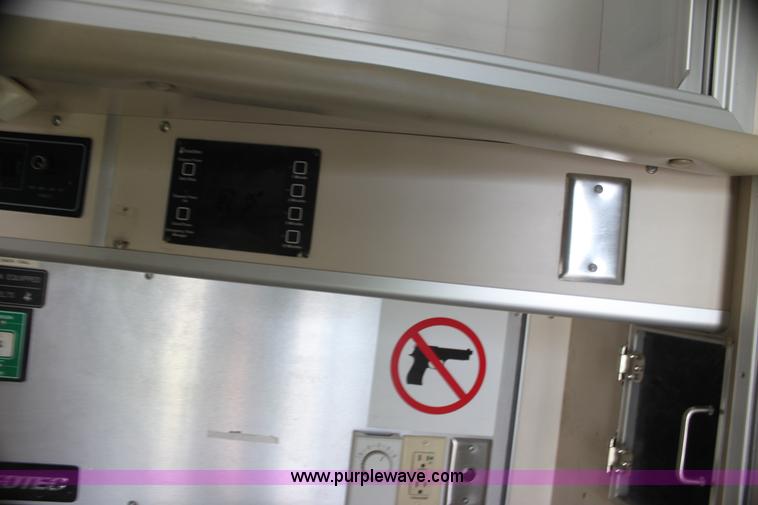 image for item H5389 2009 Ford E450 ambulance