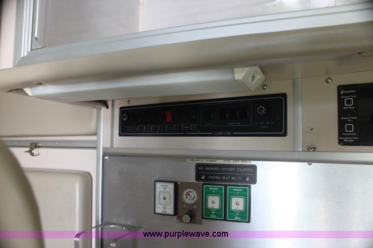 image for item H5389 2009 Ford E450 ambulance