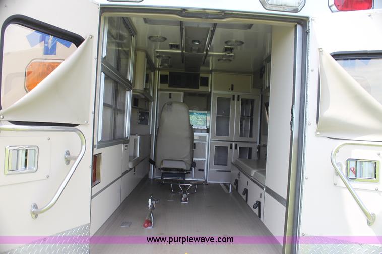 image for item H5389 2009 Ford E450 ambulance