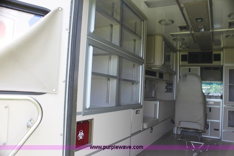 image for item H5389 2009 Ford E450 ambulance