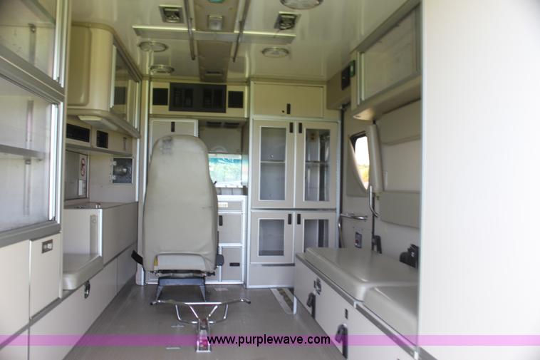 image for item H5389 2009 Ford E450 ambulance