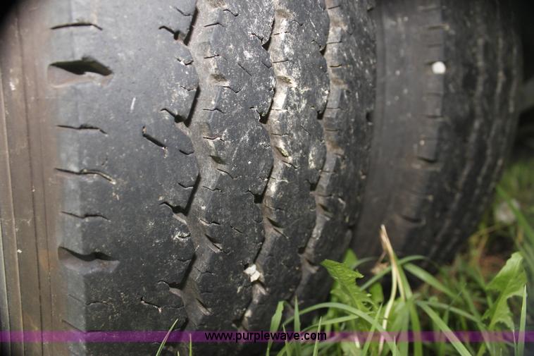 image for item H5389 2009 Ford E450 ambulance