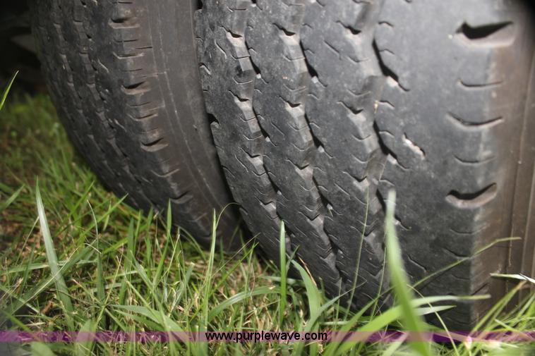 image for item H5389 2009 Ford E450 ambulance