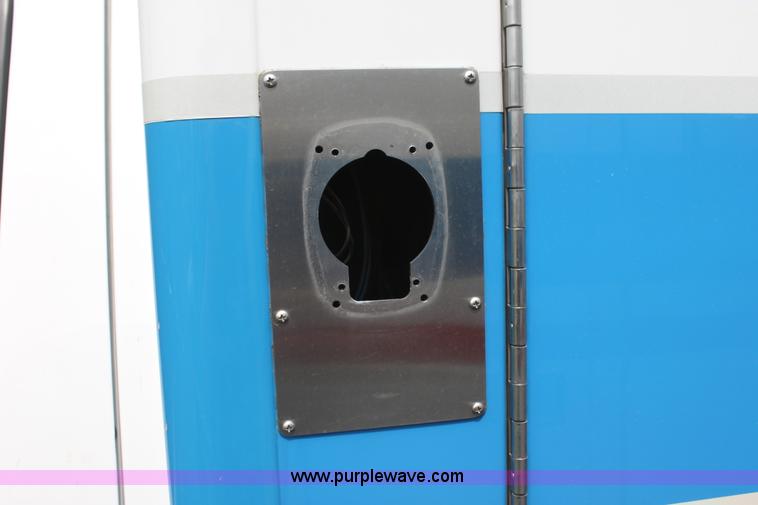 image for item H5389 2009 Ford E450 ambulance