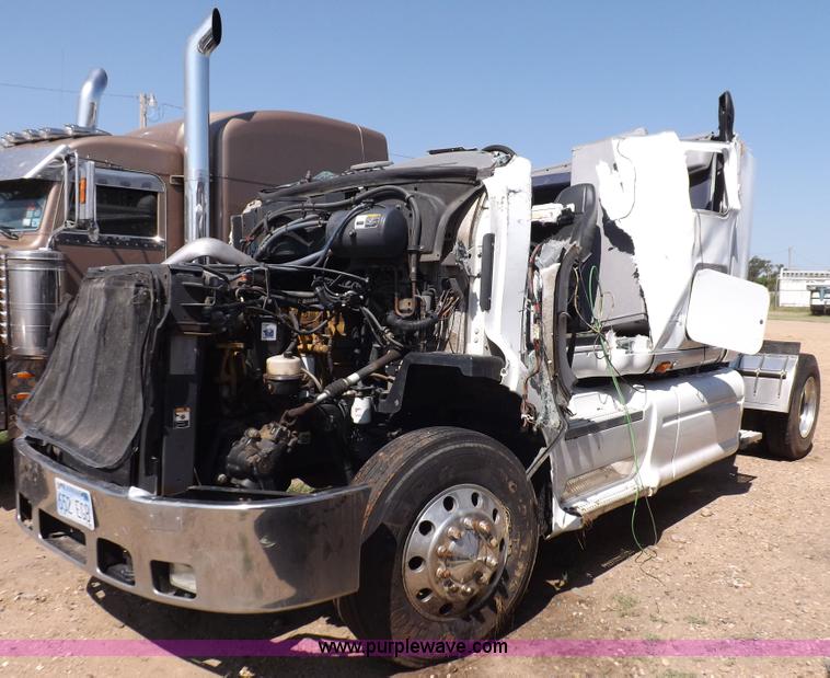 image for item H9187 2004 Peterbilt 387 semi truck