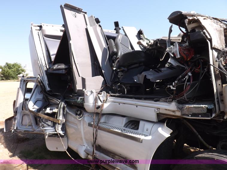 image for item H9187 2004 Peterbilt 387 semi truck