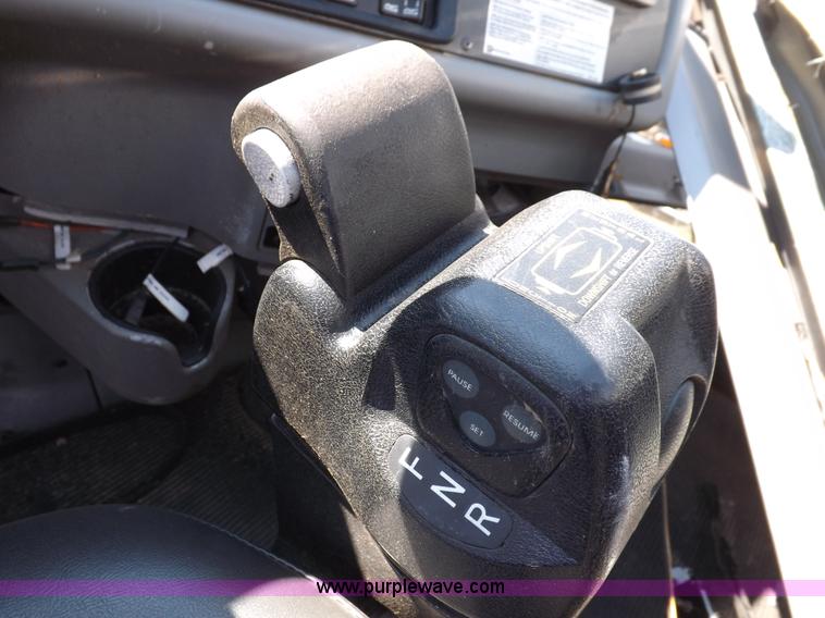 image for item H9187 2004 Peterbilt 387 semi truck