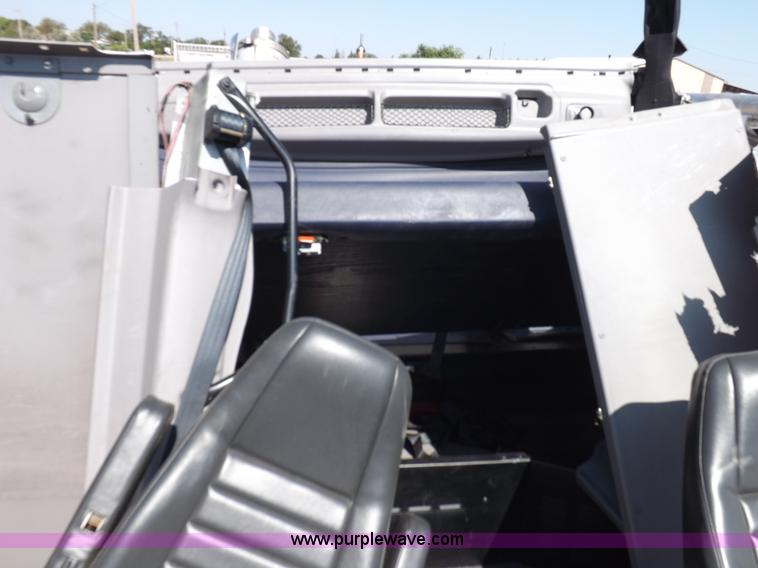 image for item H9187 2004 Peterbilt 387 semi truck