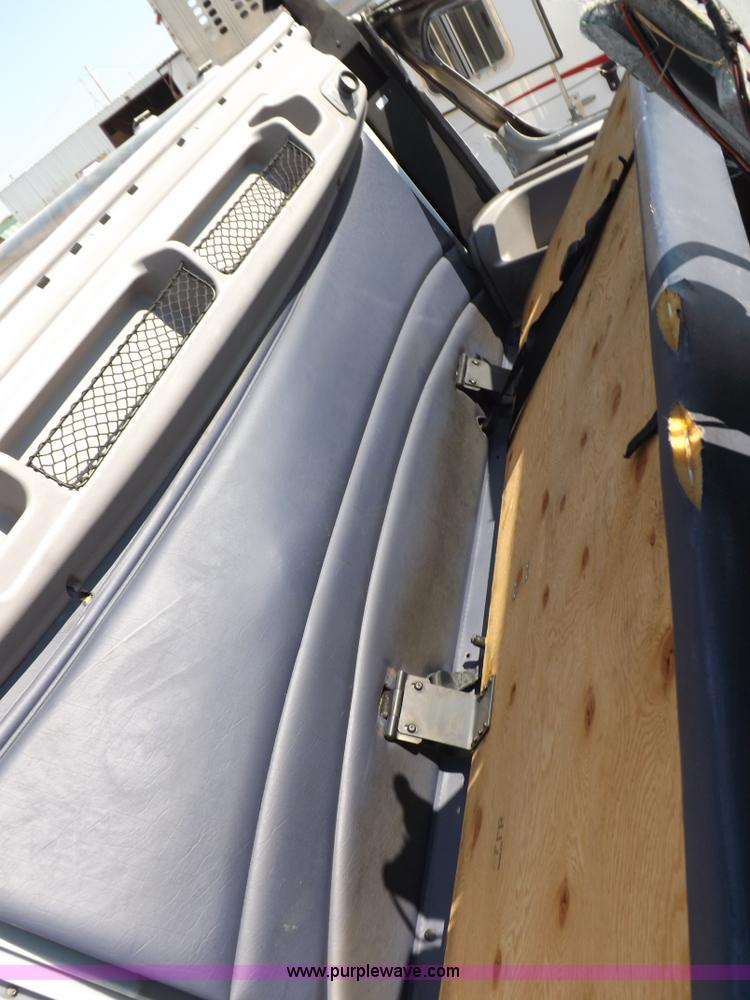 image for item H9187 2004 Peterbilt 387 semi truck