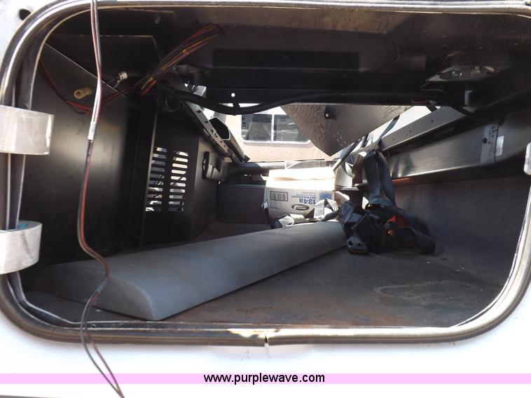 image for item H9187 2004 Peterbilt 387 semi truck