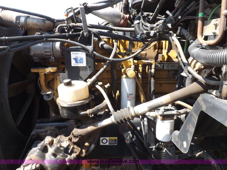 image for item H9187 2004 Peterbilt 387 semi truck