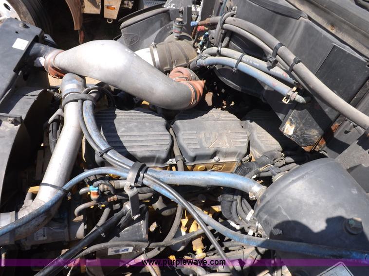 image for item H9187 2004 Peterbilt 387 semi truck