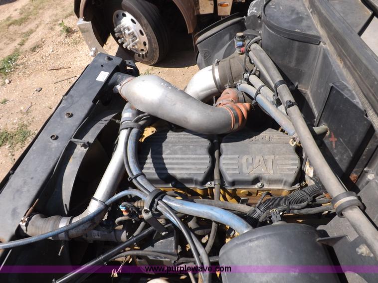 image for item H9187 2004 Peterbilt 387 semi truck