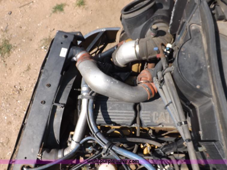 image for item H9187 2004 Peterbilt 387 semi truck