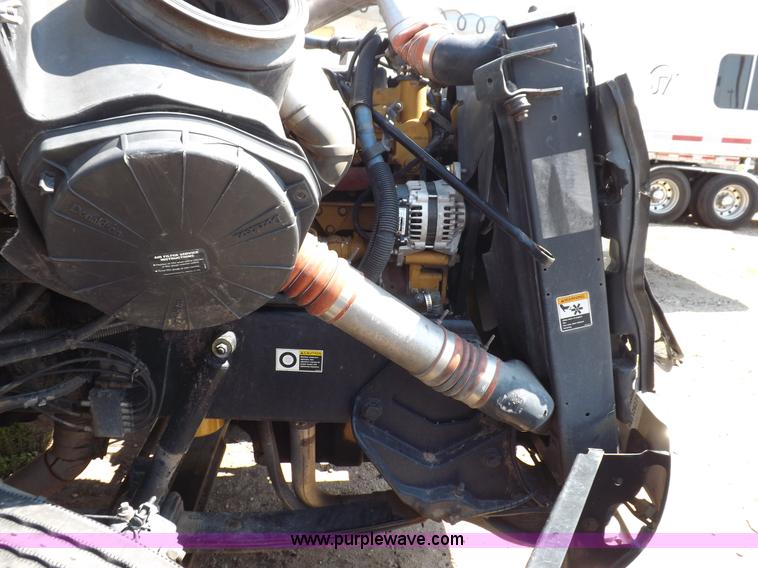 image for item H9187 2004 Peterbilt 387 semi truck