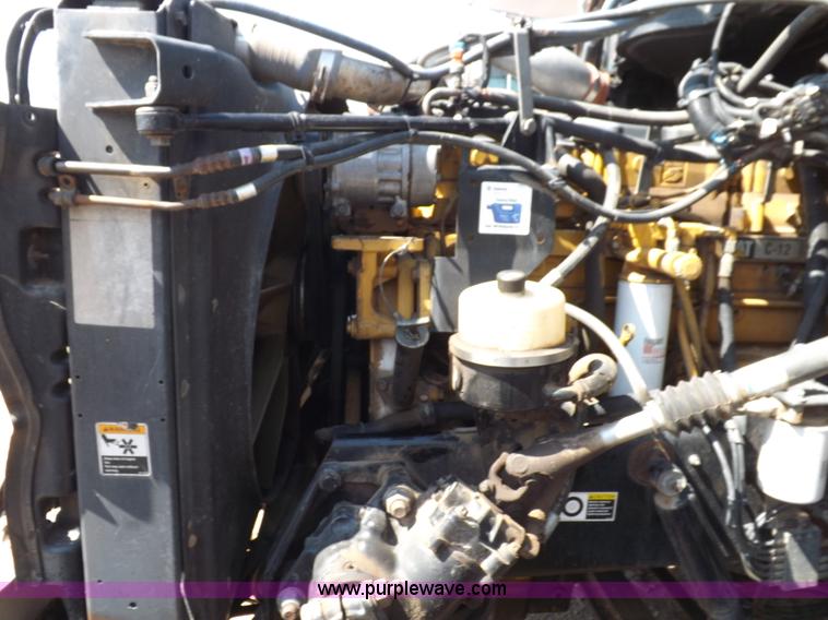 image for item H9187 2004 Peterbilt 387 semi truck