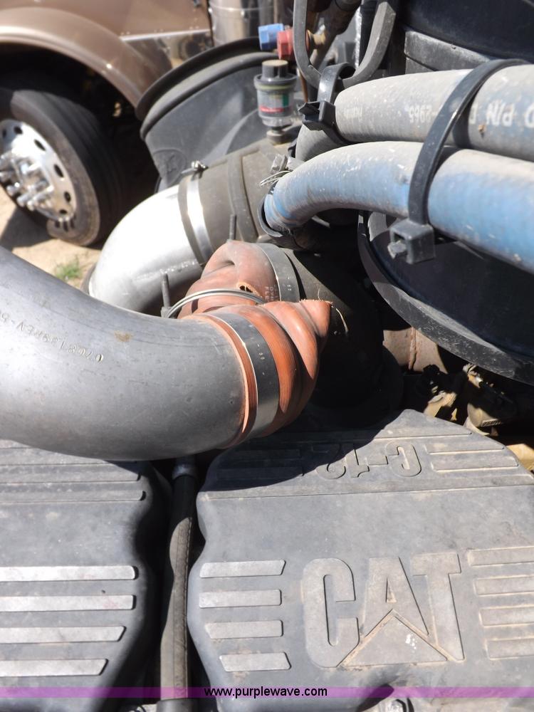 image for item H9187 2004 Peterbilt 387 semi truck