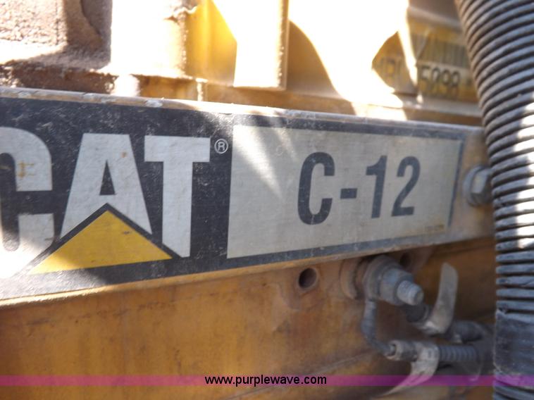 image for item H9187 2004 Peterbilt 387 semi truck