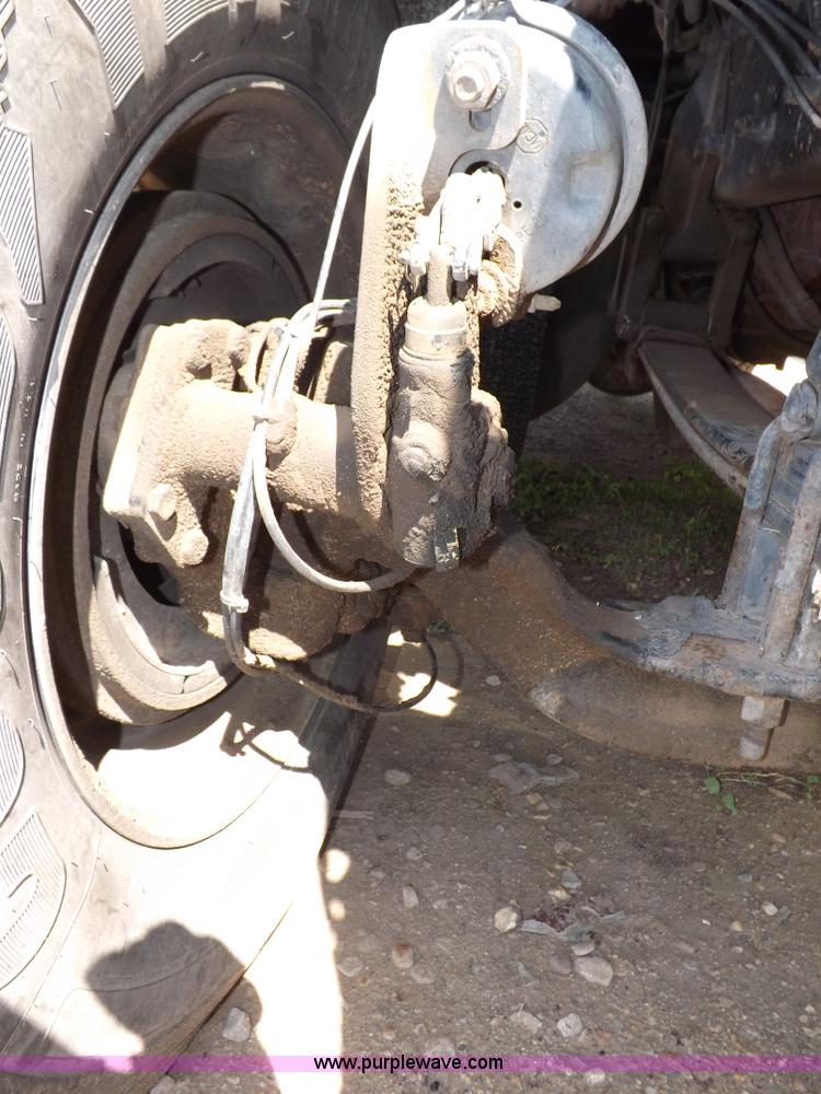 image for item H9187 2004 Peterbilt 387 semi truck