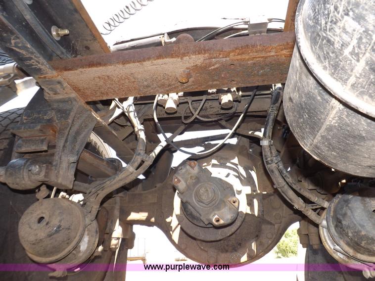 image for item H9187 2004 Peterbilt 387 semi truck