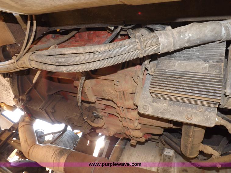 image for item H9187 2004 Peterbilt 387 semi truck