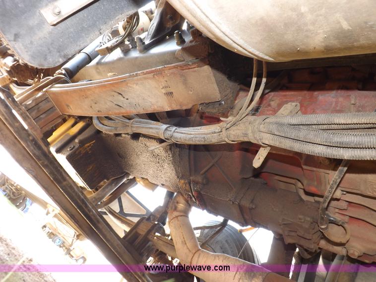 image for item H9187 2004 Peterbilt 387 semi truck