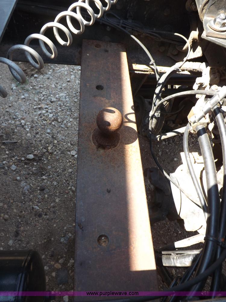 image for item H9187 2004 Peterbilt 387 semi truck