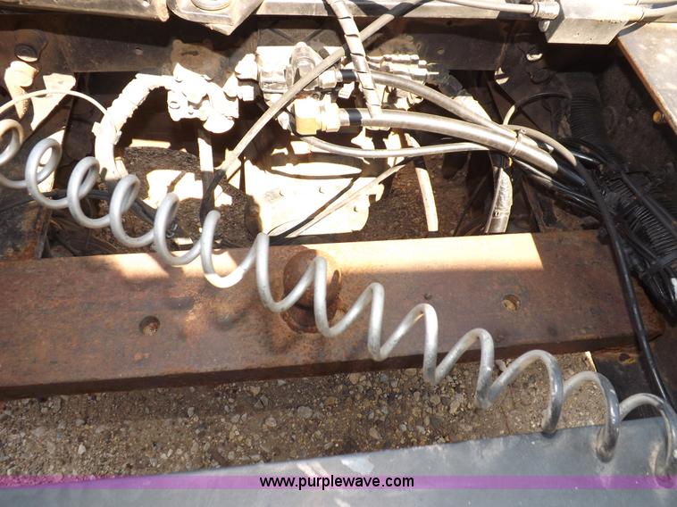 image for item H9187 2004 Peterbilt 387 semi truck