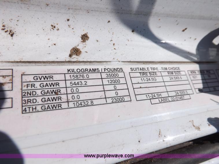 image for item H9187 2004 Peterbilt 387 semi truck