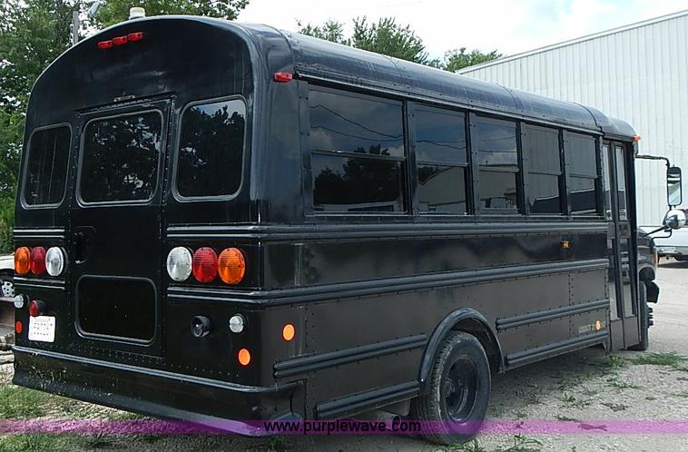 image for item I3555 2005 Ford E450 Super Duty bus