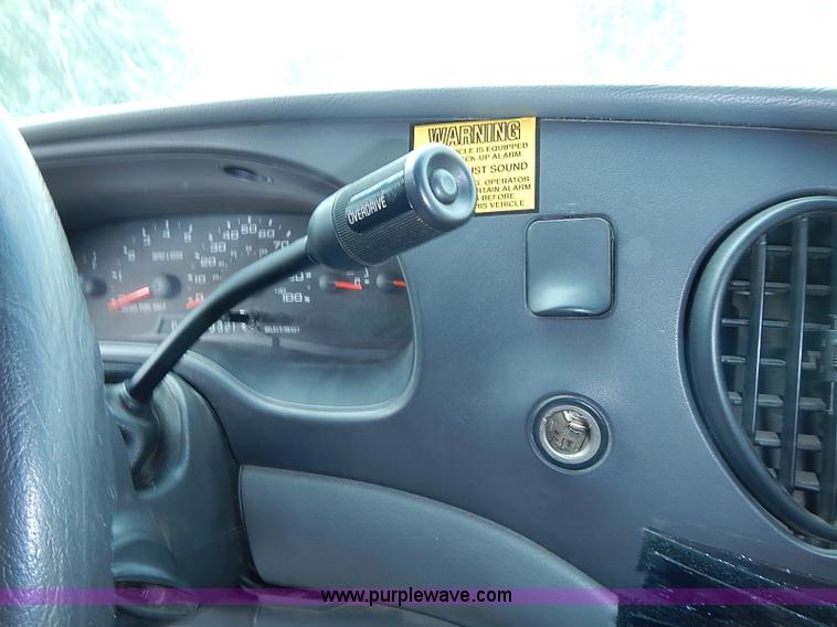 image for item I3555 2005 Ford E450 Super Duty bus