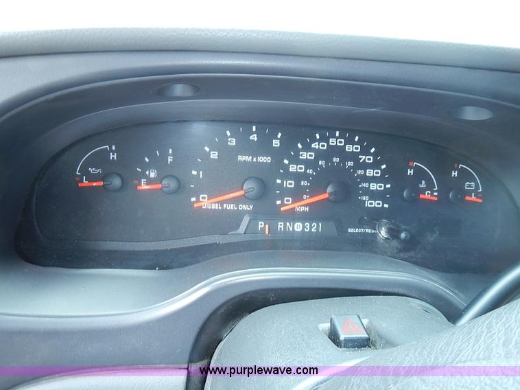 image for item I3555 2005 Ford E450 Super Duty bus