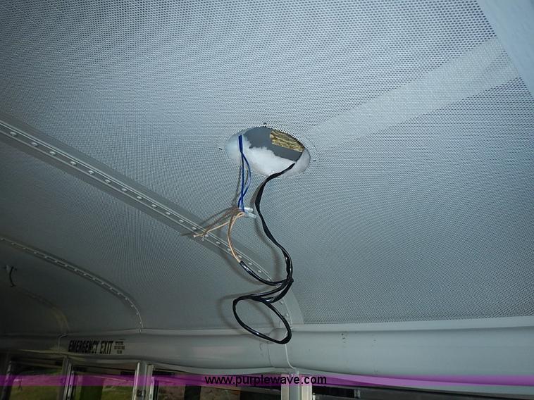 image for item I3555 2005 Ford E450 Super Duty bus