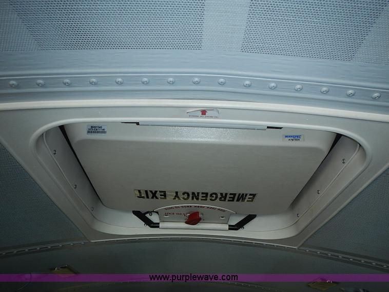 image for item I3555 2005 Ford E450 Super Duty bus