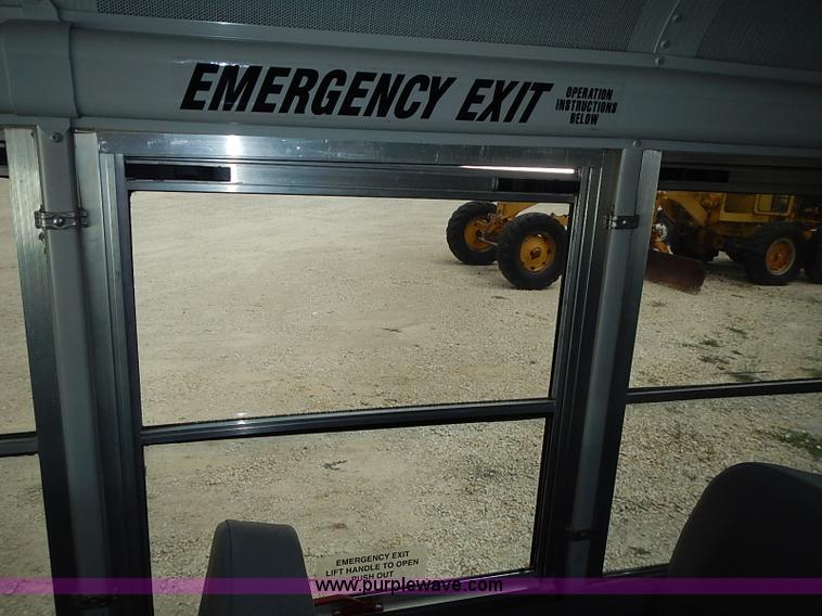 image for item I3555 2005 Ford E450 Super Duty bus